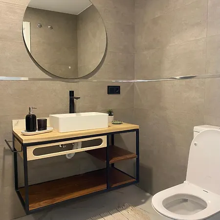 Adeline カルダス・デ・レイス