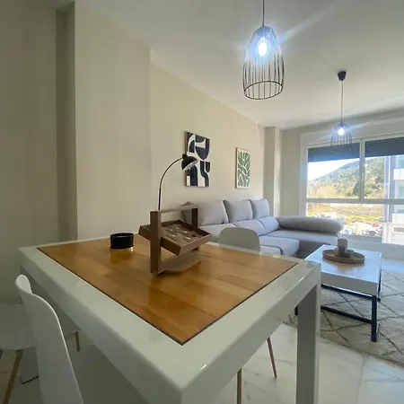 Adeline アパート